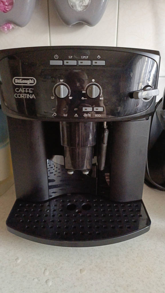 Кавоварка Б/У Delonghi Caffe Corso Esam 2600, чорна - фото покупців 1