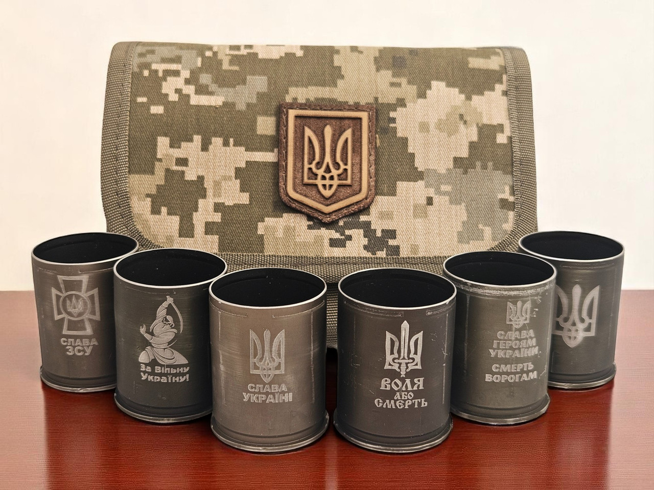 Набір чарок сувенірний на 6 шт у чохлі