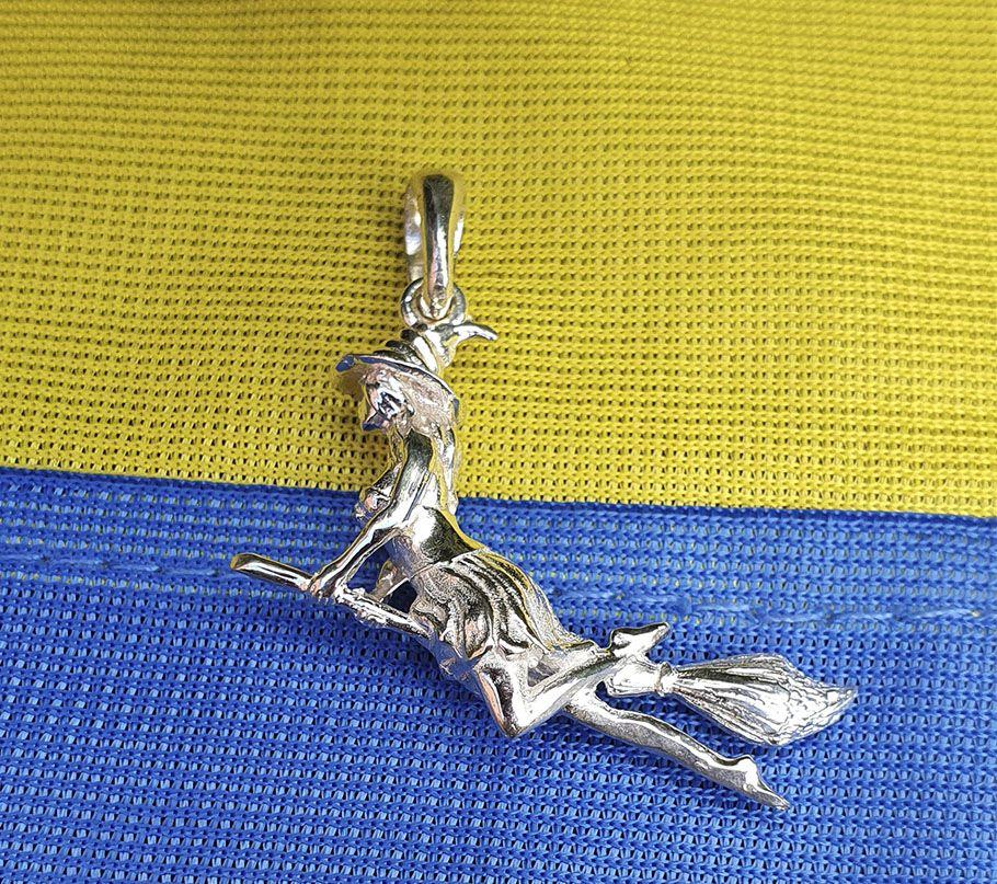 Кулон відьма на мітлі Maxi Silver 9102