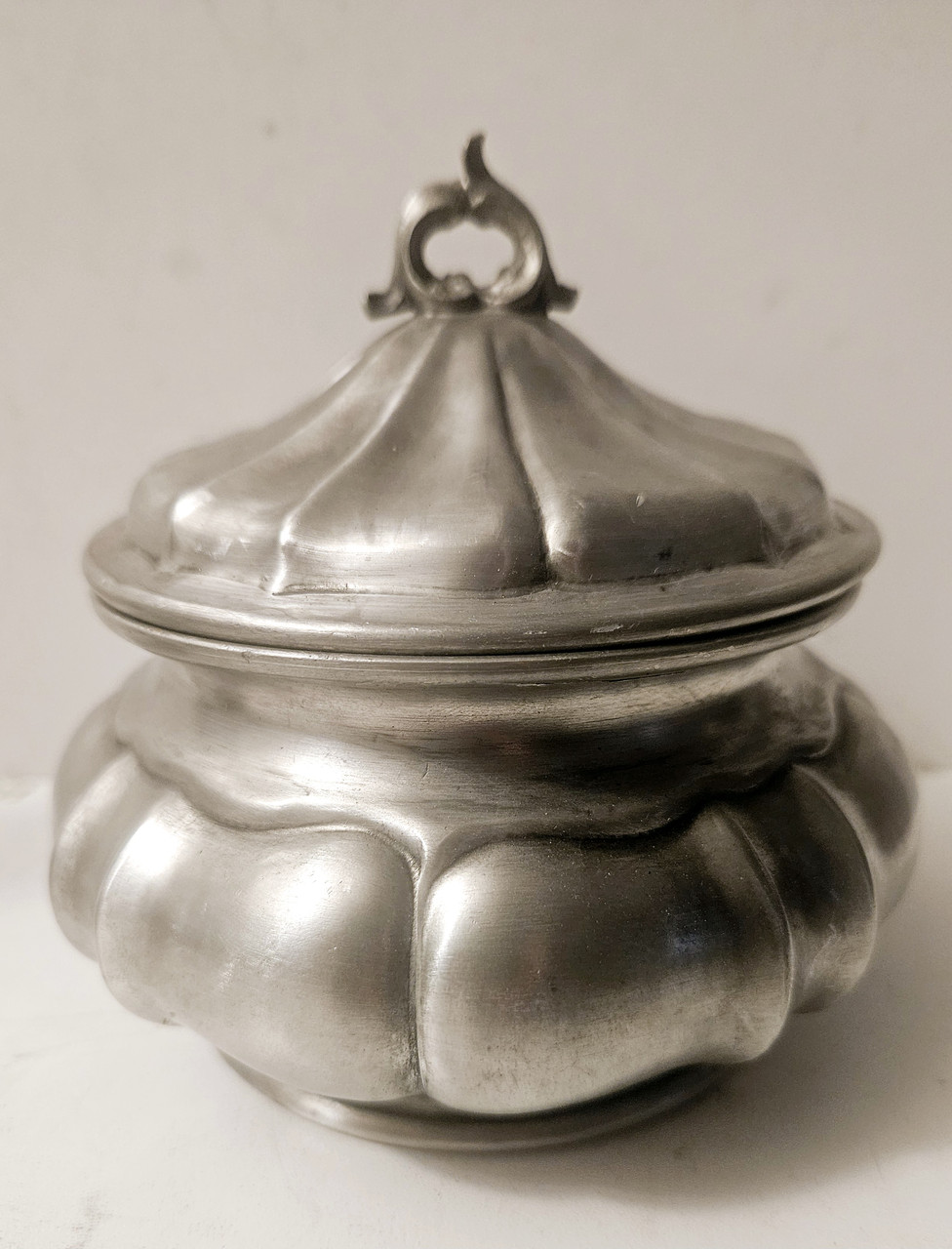 Олов'яна цукерка, цукорниця