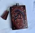 Фляга для алкоголю подарункова ручної роботи в натуральній шкірі з тисненням "Кінь", фото 5