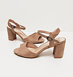 Жіночі босоніжки замшеві бежеві на підборах розмір 38, фото 4