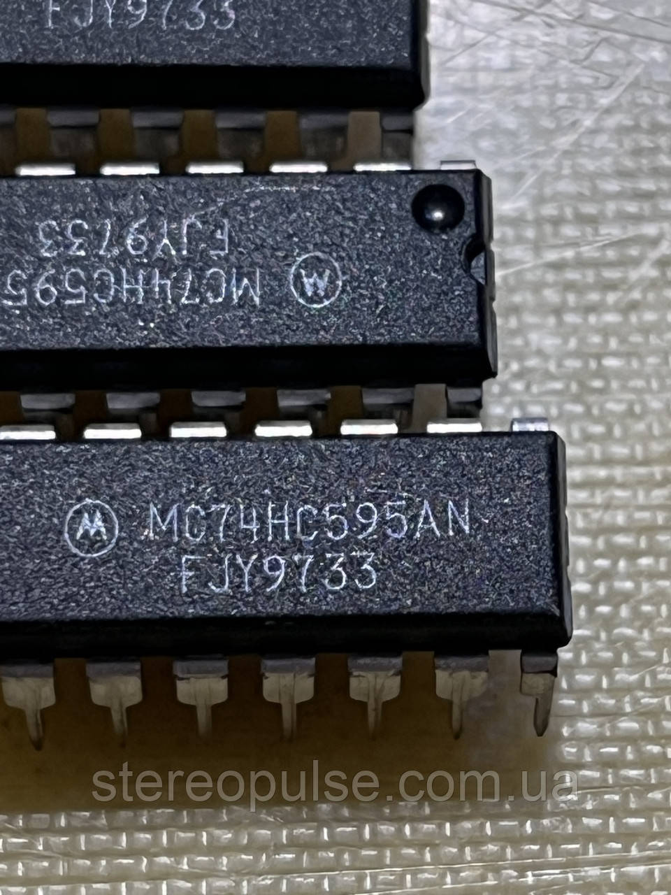 Мікросхема  MC74HC595AN