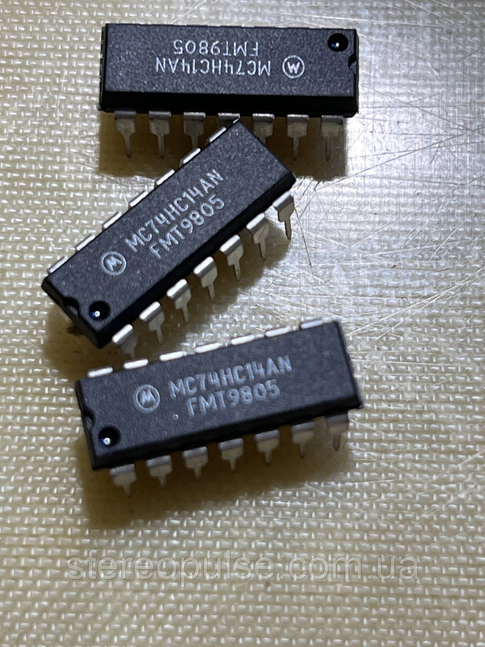 Мікросхема  MC74HC14AN