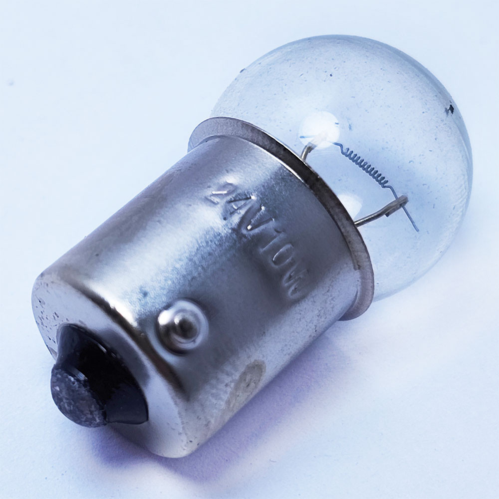 Лампочка В15 24 вольти 10 ватів