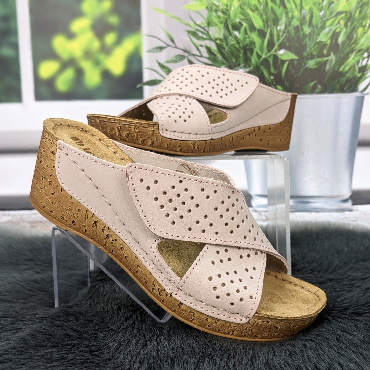 Шльопанці жіночі Inblu рожеві шкіряні на платформі 4958