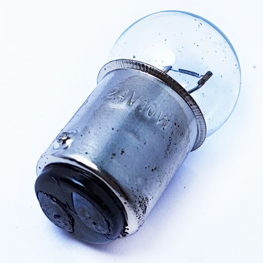 Лампочка В15d 24 вольта 10 ватт