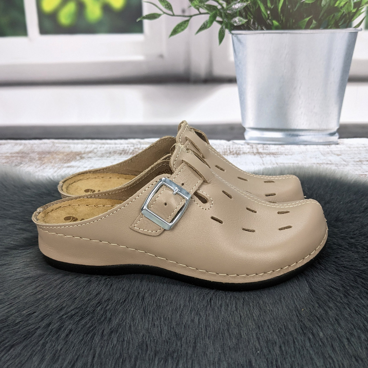 Сабо жіночі Inblu бежеві шкіряні закриті шльопанці 4956