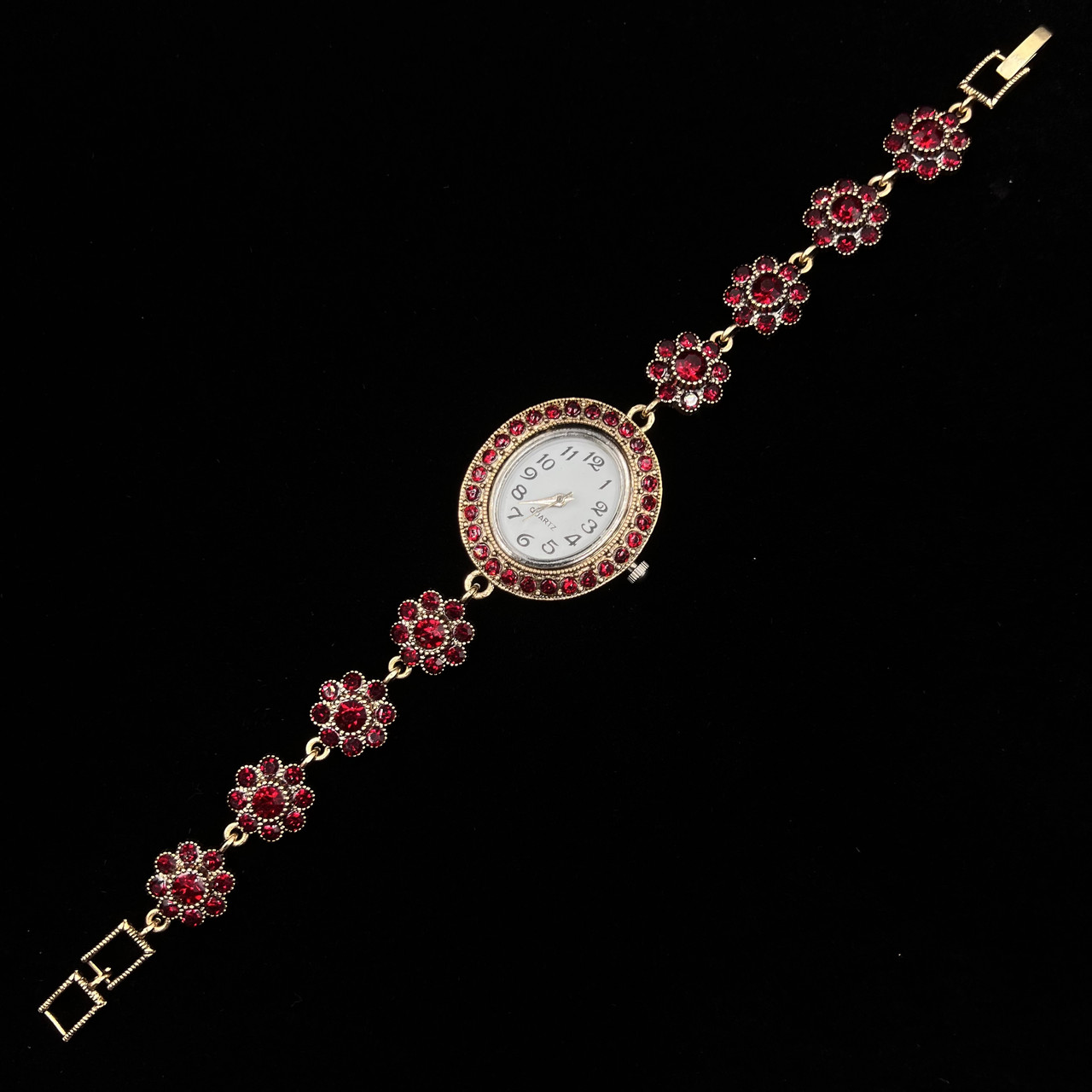 Женские часы овальные винтажные кварцевые бижутерный сплав металл в золотистом цвете с стразами длина 19 см - фото 1 - id-p2633645790