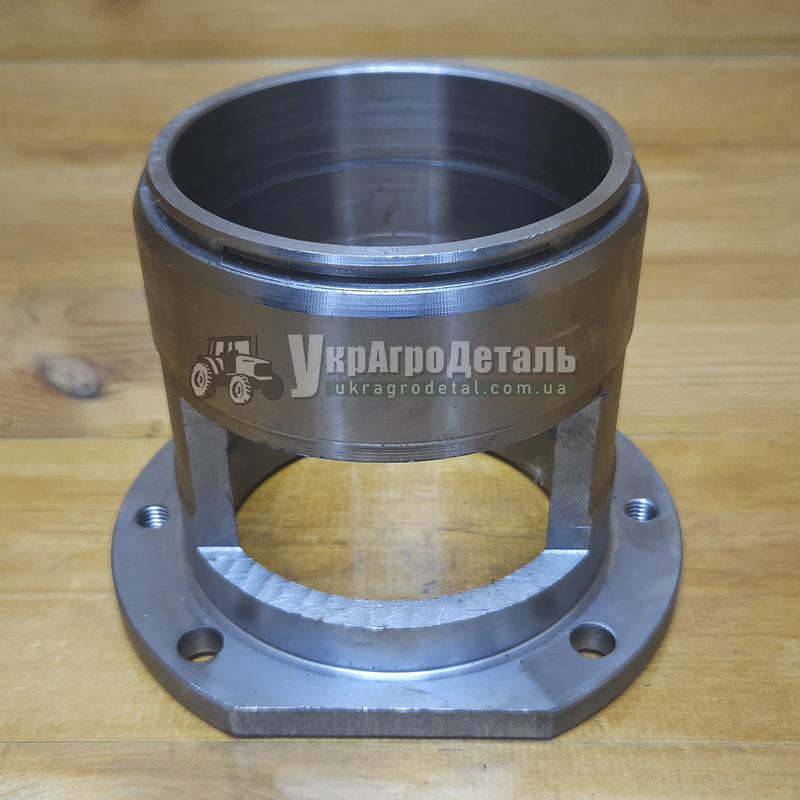 Стакан передній підшипників КПП ЮМЗ 40-1701035