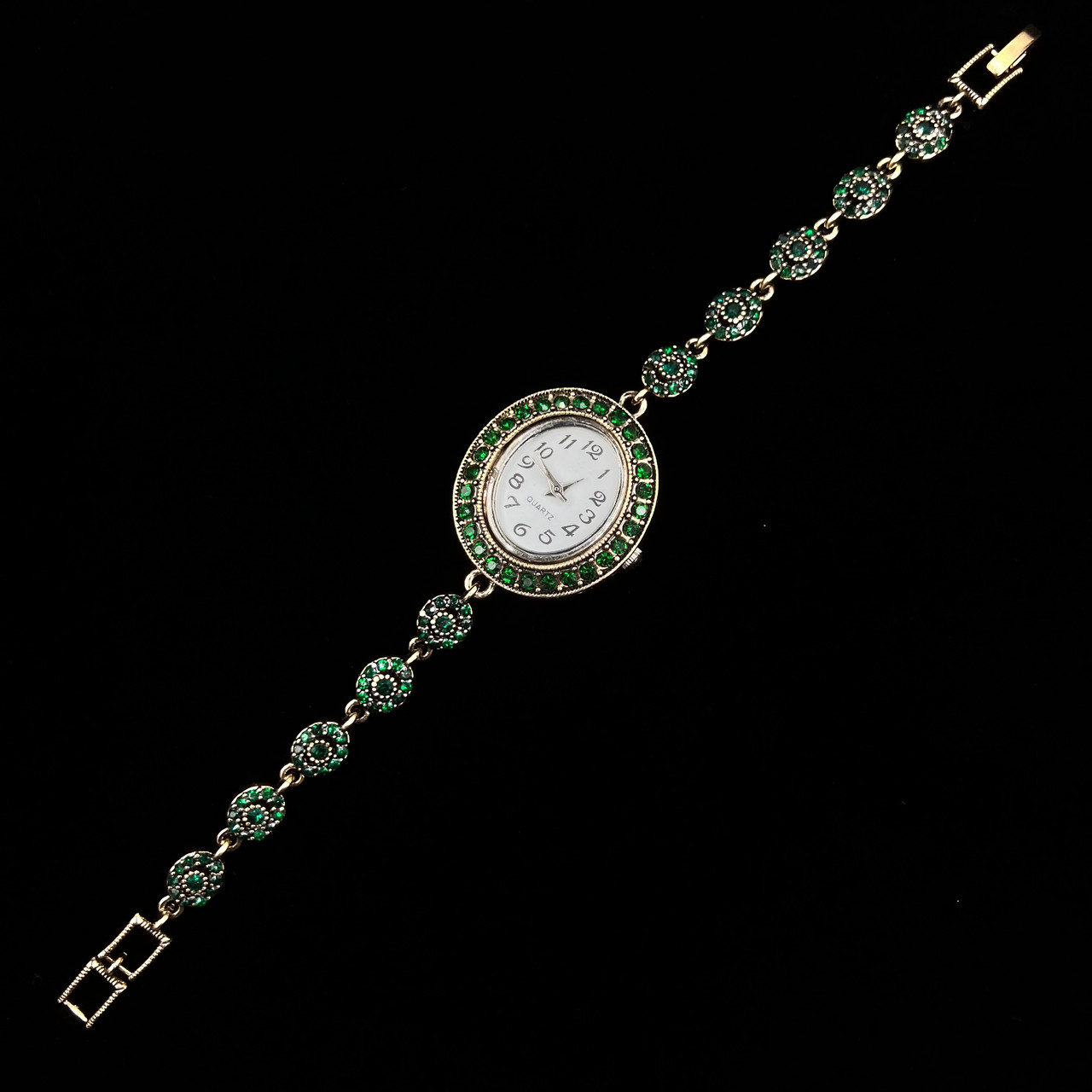 Женские часы винтажные овальные кварцевые в золотистом цвете с изумрудными стразами длина 19 см - фото 1 - id-p2633659943