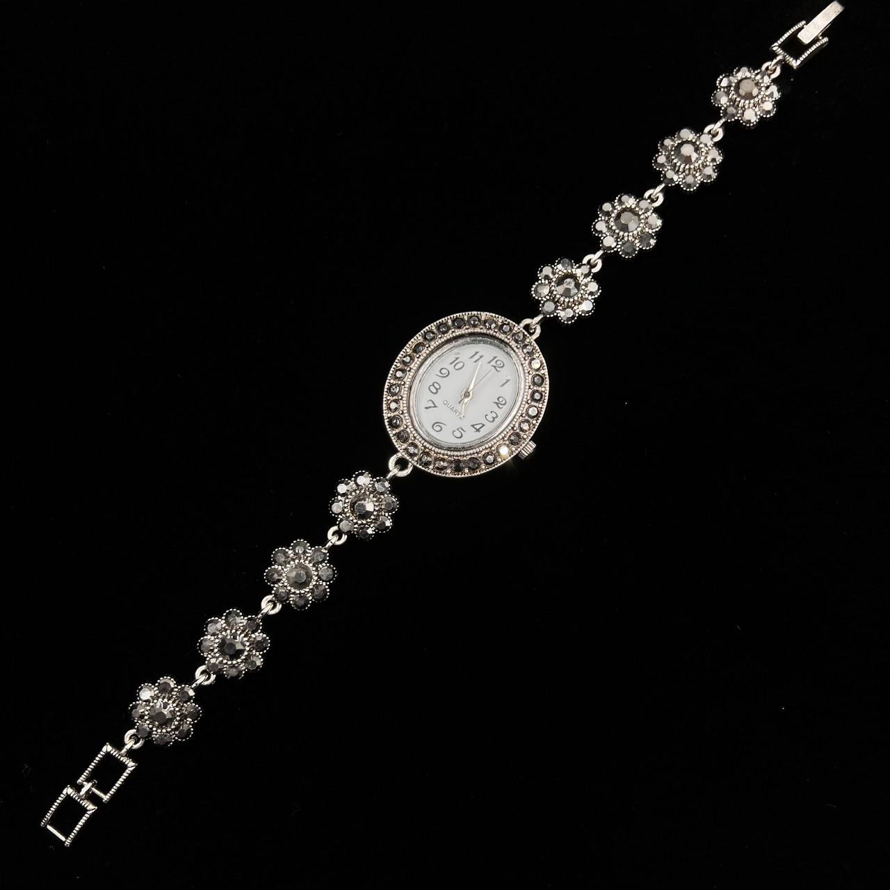 Женские часы винтажные кварцевые металл в серебристом цвете с переливающимися серыми стразами длина 19 см - фото 1 - id-p2633664453