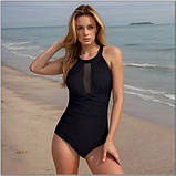 Суцільний купальник жіночий чорний з вставками з сіточки, фото 3