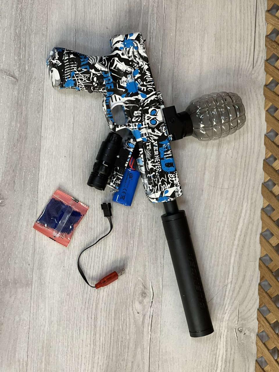 Водяний пістолет із гідрогелевими кульками