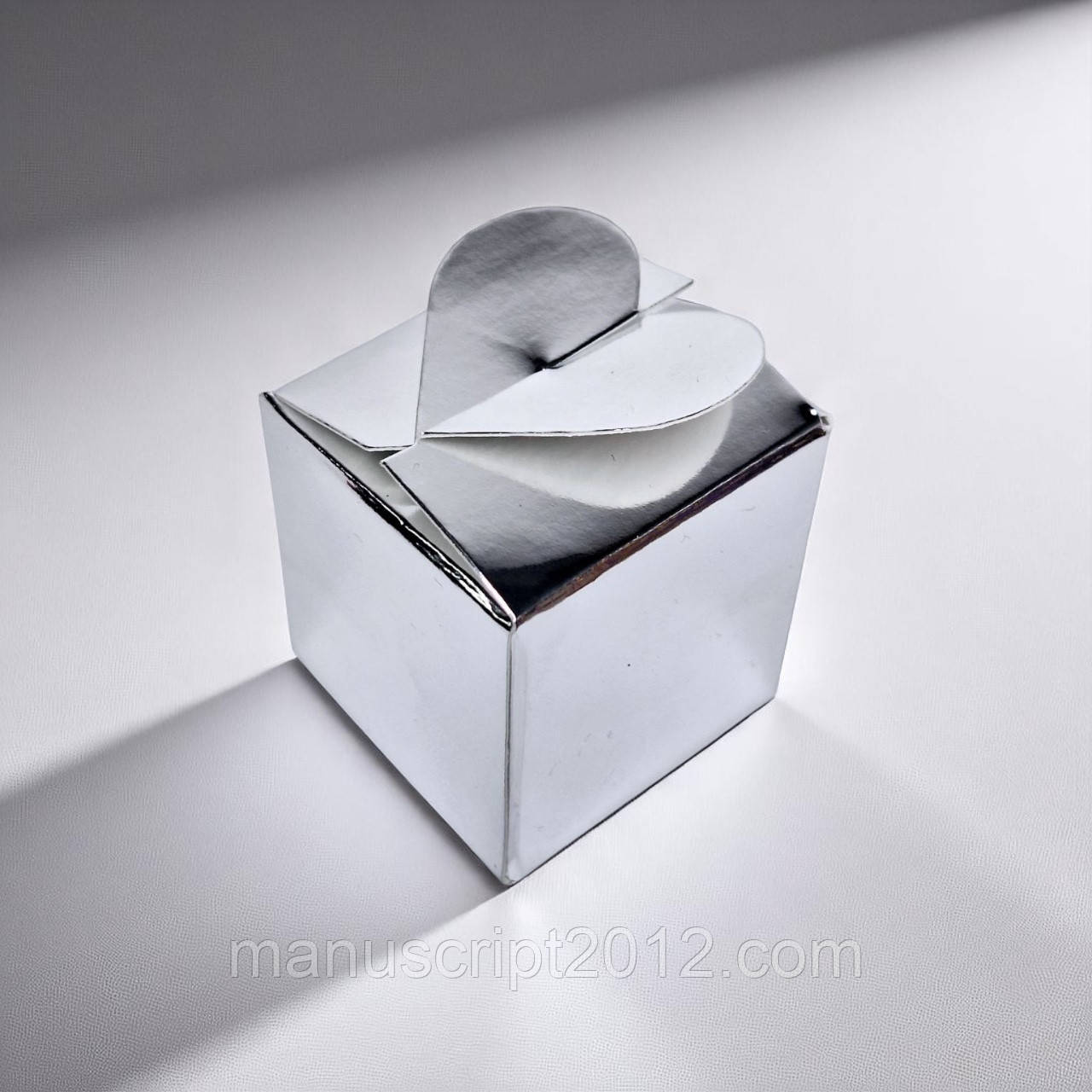 Коробка на 1 цукерку / бонбоньєрка "Сердечко" (40х40х40мм.) срібна