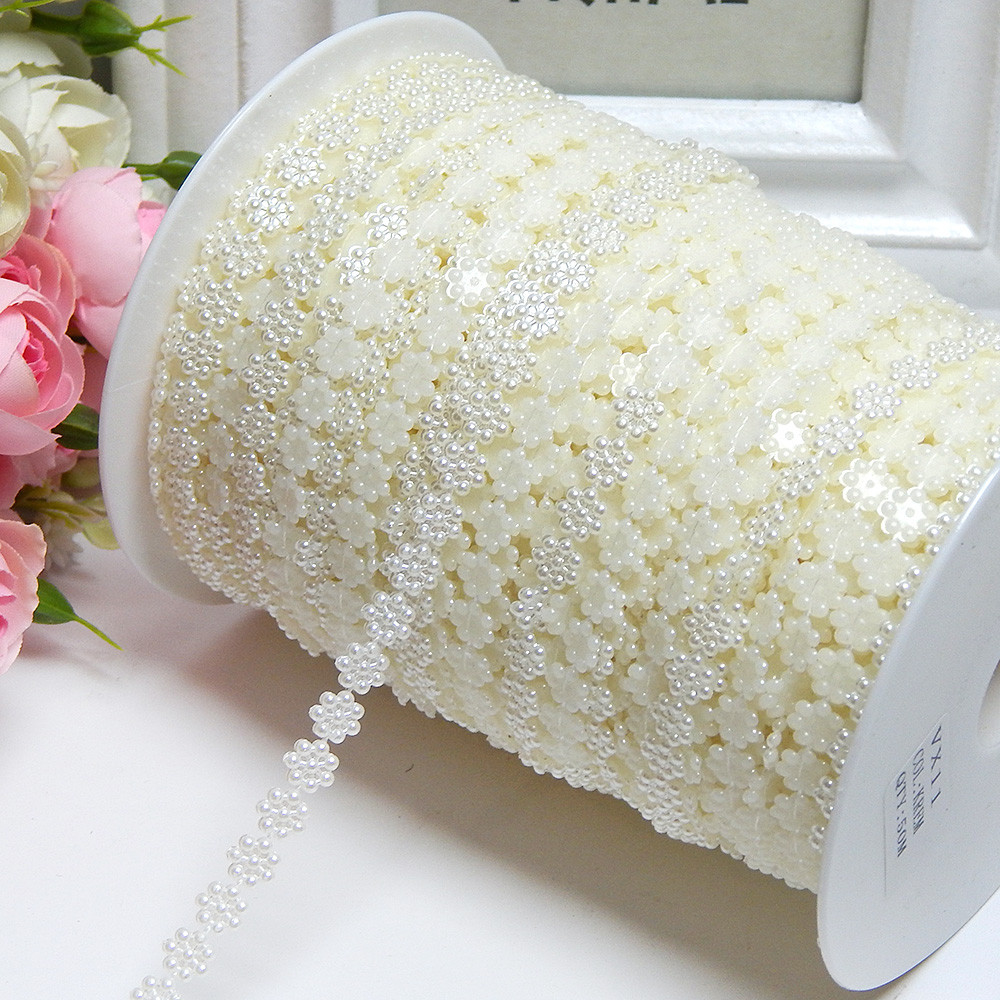 Пластикова тасьма - Квіточки 7 мм, крем