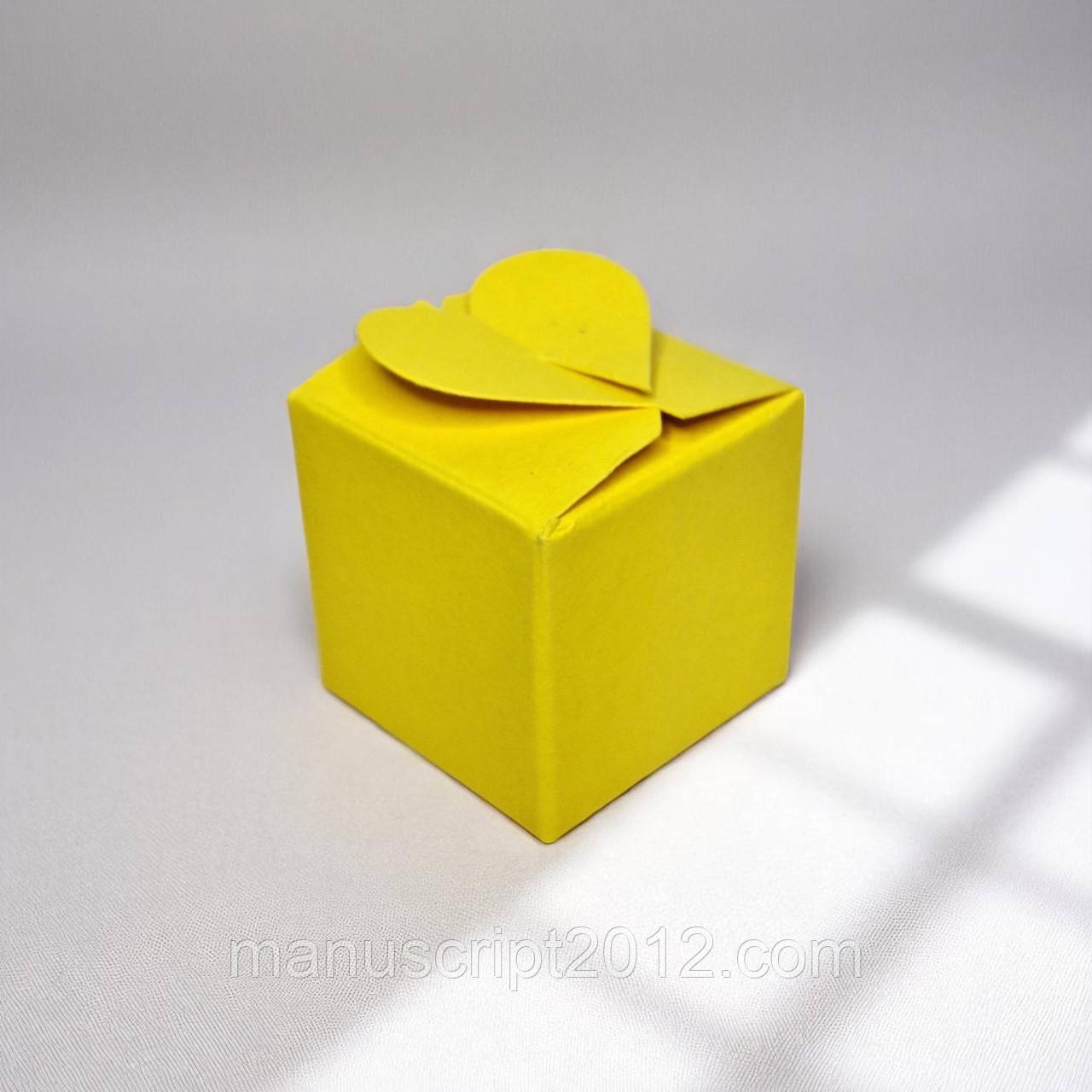 Коробка на 1 цукерку / бонбоньєрка "Сердечко" (40х40х40мм.) жовта