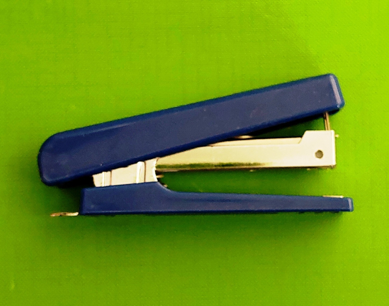 Канц Степлер № 10, 10 арк. ”4OFFICE” /4-303-06/ пластик, синій (1/24/288)