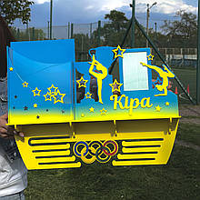 Медальниця для гімнастики з поличкою для кубків. Холдер для гімнастки. Медальниця з індивідуальним дизайном