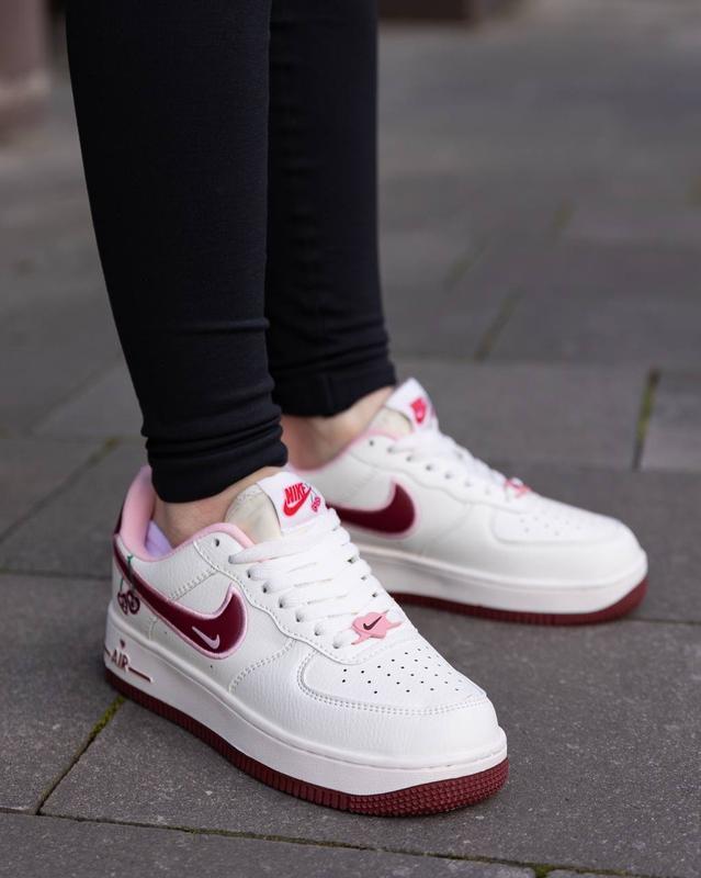 Жіночі кросівки стильні молодіжні Nike Air Force 1 Low Valentine's Day білі — шкіряні, весна-літо-осінь, фото 1