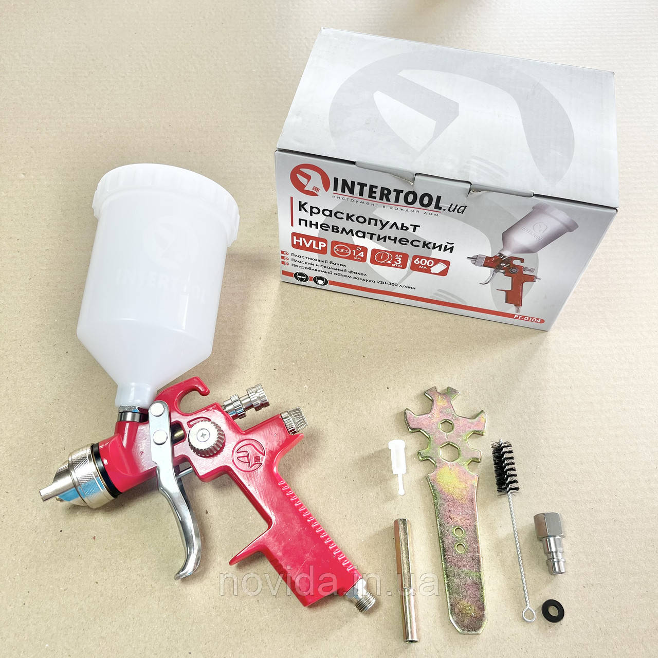 Краскопульт пневматичний HVLP, форсунка 1.4мм, верхній пластиковий бачок 600мл., 3бар INTERTOOL PT-0104, фото 1