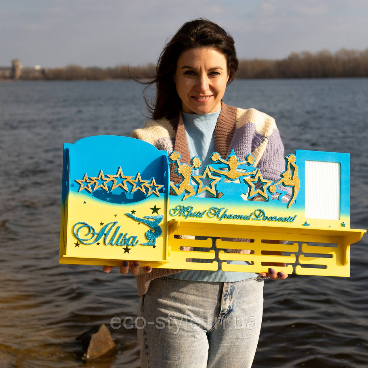 Медальниця для гімнастики та черлідингу. Медальниця з поличкою для кубків. Холдер для гімнастки та черлідингу, фото 1