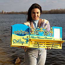 Медальниця для гімнастики та черлідингу. Медальниця з поличкою для кубків. Холдер для гімнастки та черлідингу