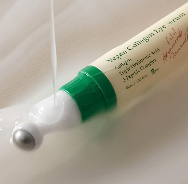 Сироватка для шкіри навколо очей з масажним аплікатором AXIS-Y Vegan Collagen Eye Serum з пептидами Сироватка для шкіри навколо очей з масажним аплікатором AXIS-Y Vegan Collagen Eye Serum з пептидами