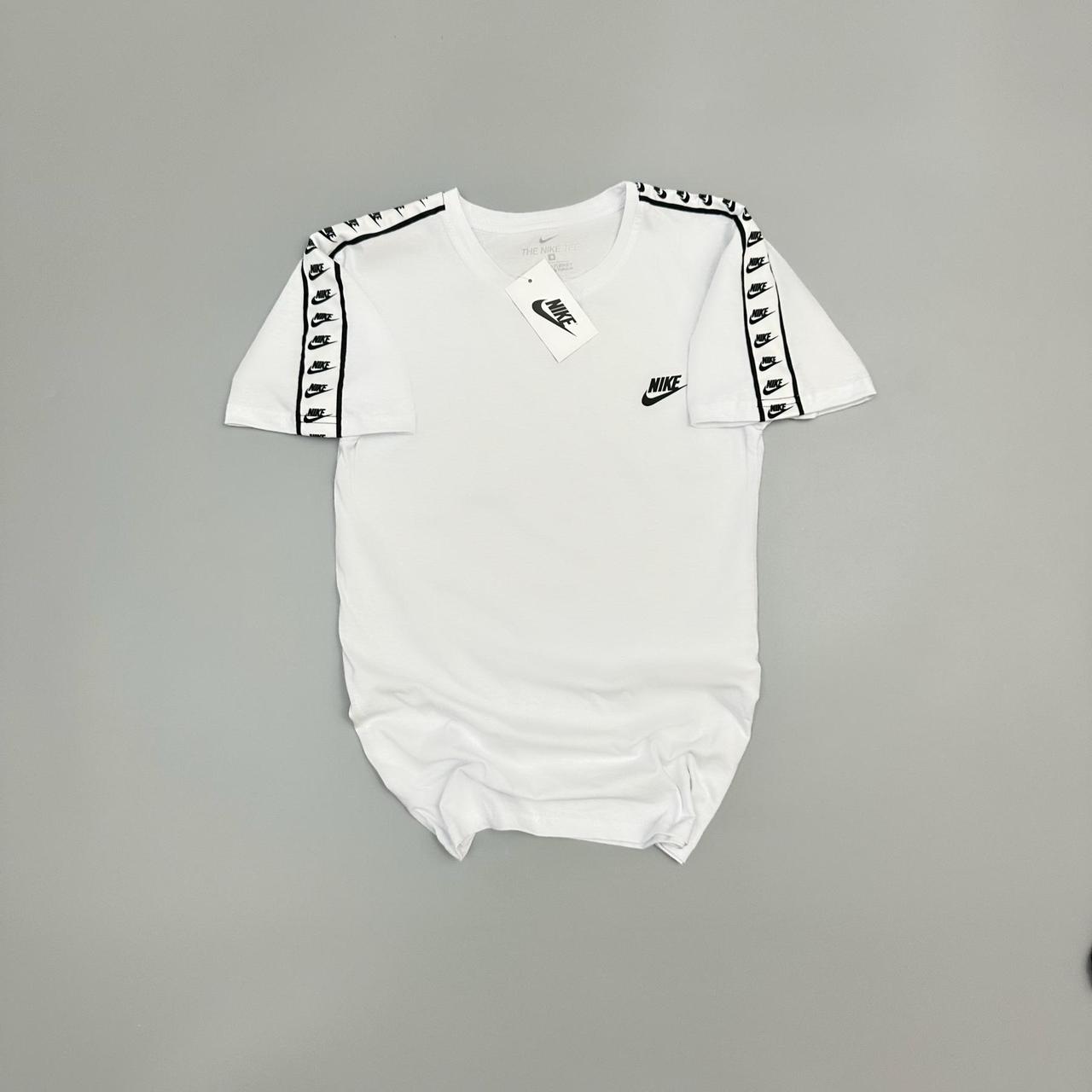 Футболка Nike Lampas біла