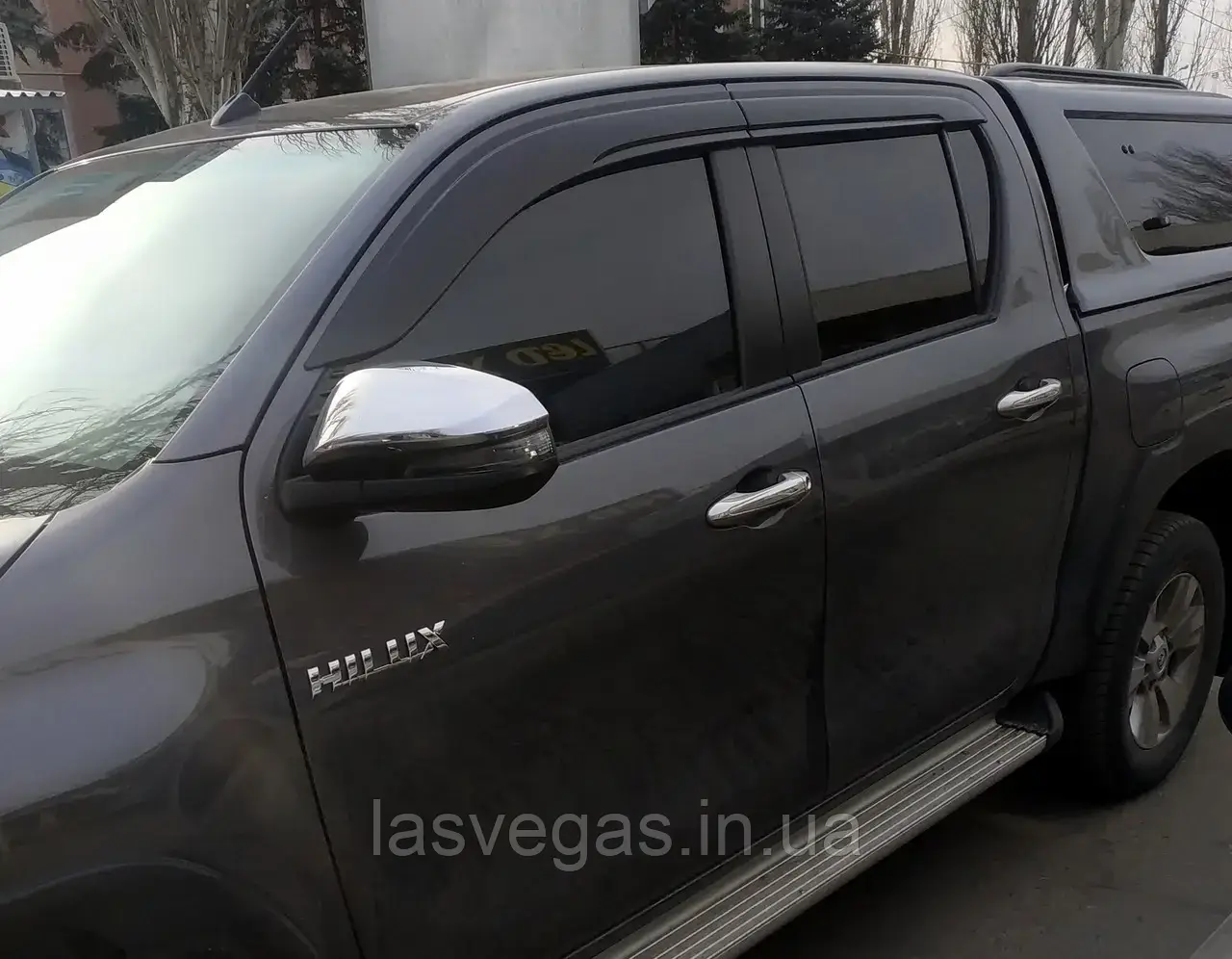 Вітровики, дефлектори вікон Toyota Hilux 2015- (HIC)