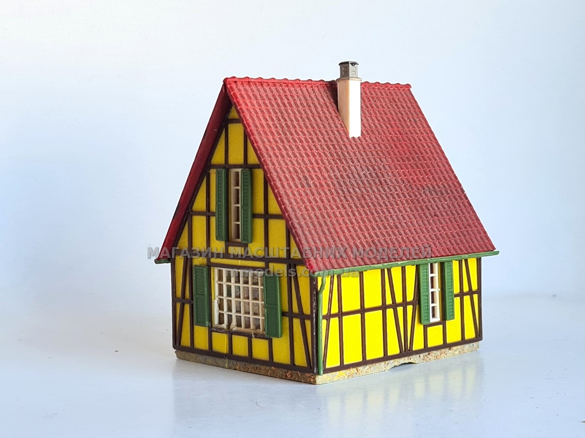 Модель каркасного будиночка у зборі для макету або діарами для масштабу H0,1/87 Faller 250, фото 1