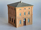 Модель оригінального двоповерхового будинку в зборі для макету або діарами для масштабу H0,1/87, фото 2