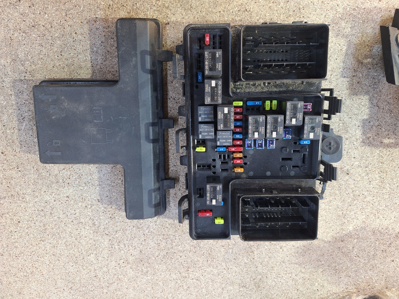 Ford Edge 2019-2024 Блок запобіжників в зборі передній підкапотний SEL F2GZ14A068N K2GT14D068BC, фото 1