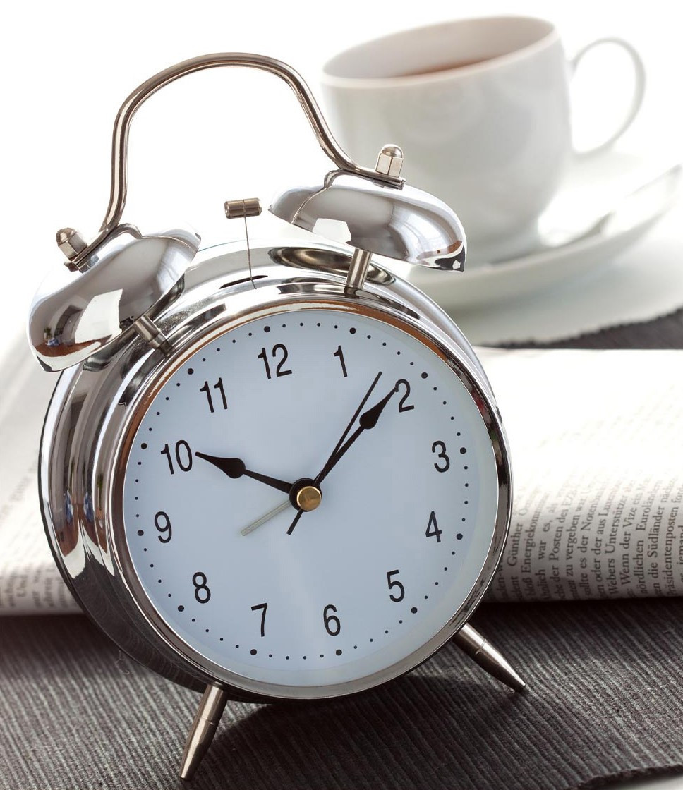 TFA Nostalgia 98.1043 | Стрілочний настільний годинник-будильник з кварцовим механізмом, класичний дизайн, працює від батарейок