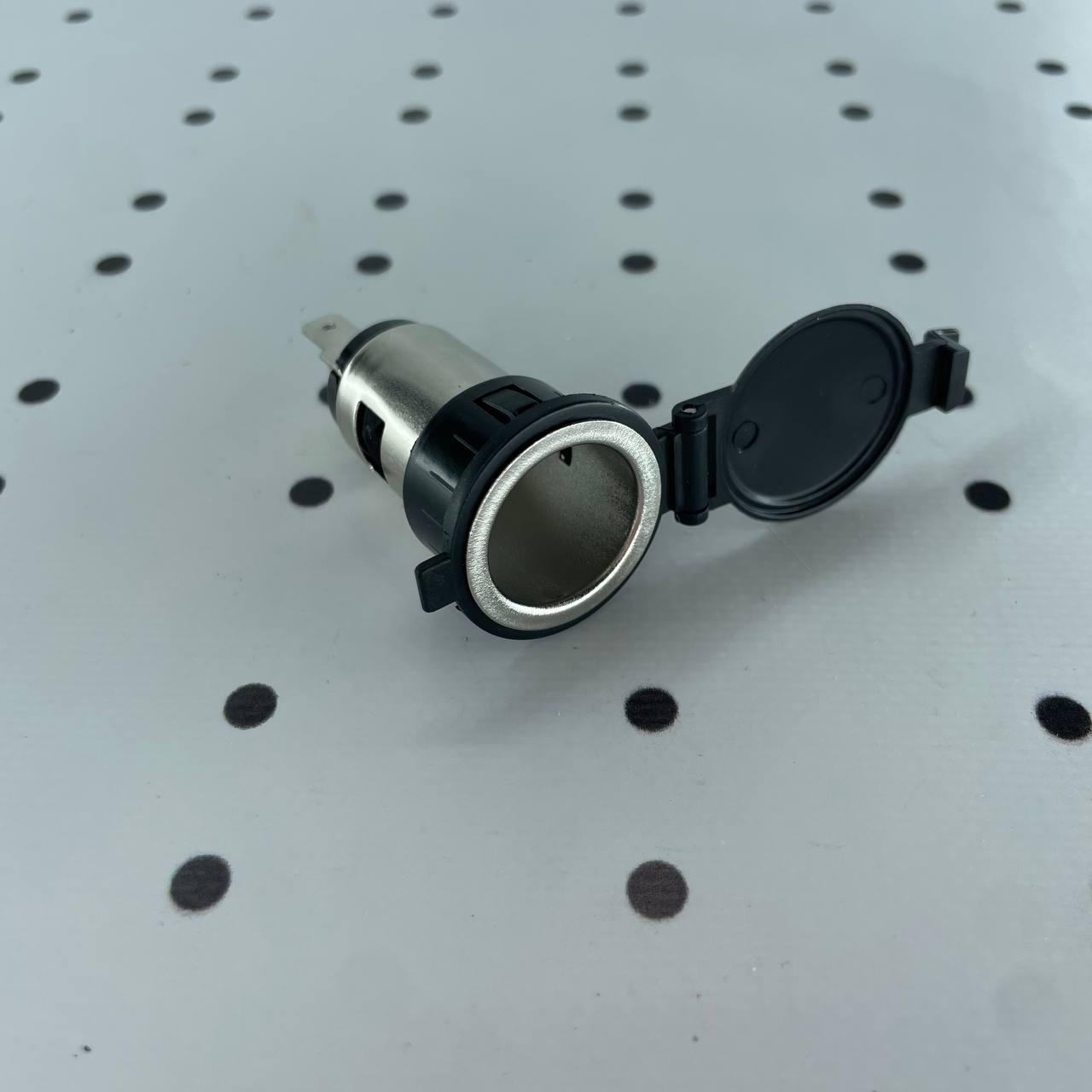 Гніздо прикурювача/зарядне універсальне 12V