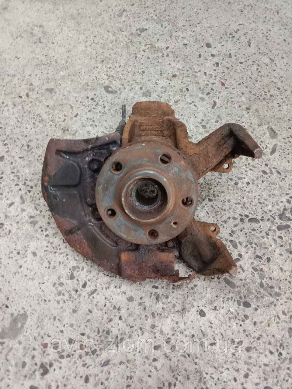 Поворотний кулак правий Volkswagen Golf 4, Bora. Гольф 4, Бора.