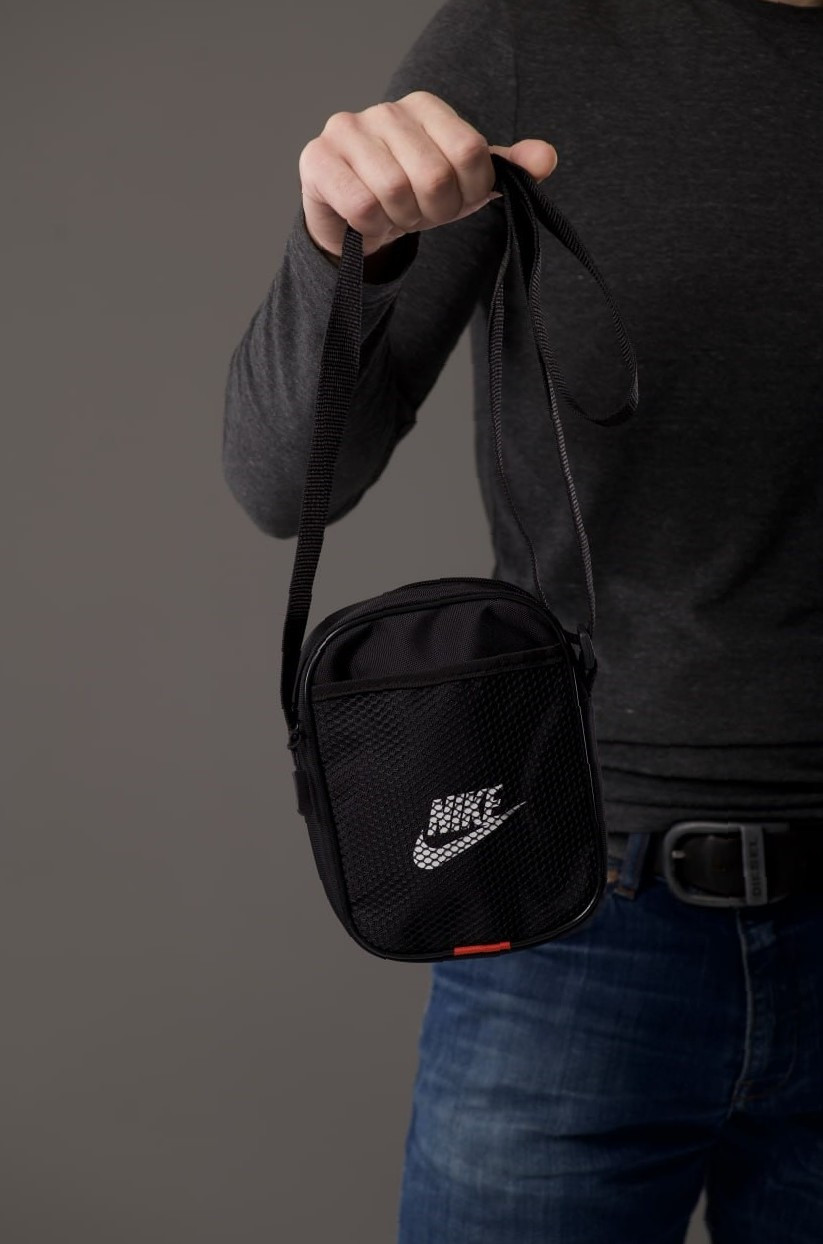 Стильна сумка для чоловіків - зручно носити щодня Nike, фото 1
