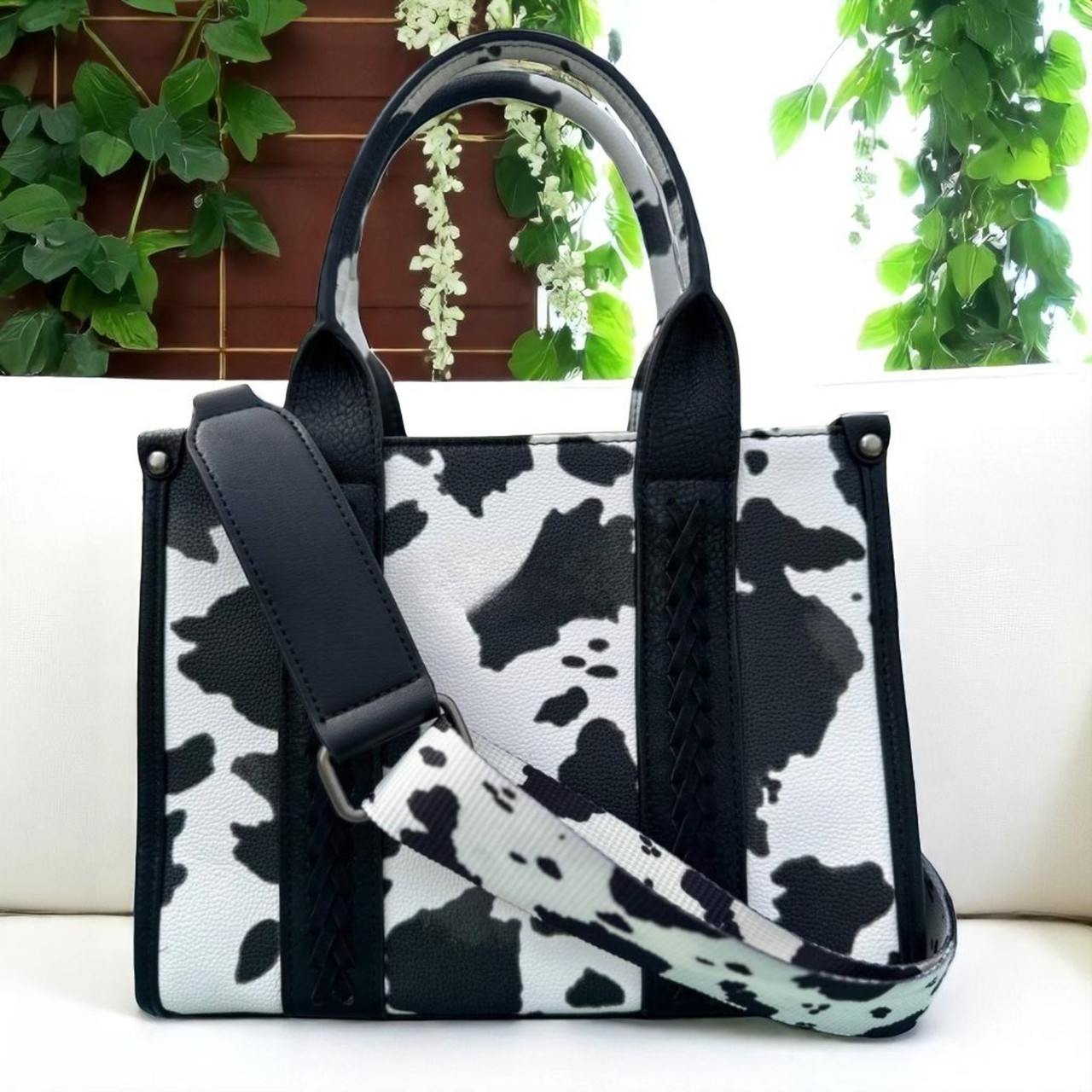 Ефектна сумка тоут жіноча з ручками та принтом шкіряна чорна сумочка з широким ремінцем на плече дівчині, фото 1