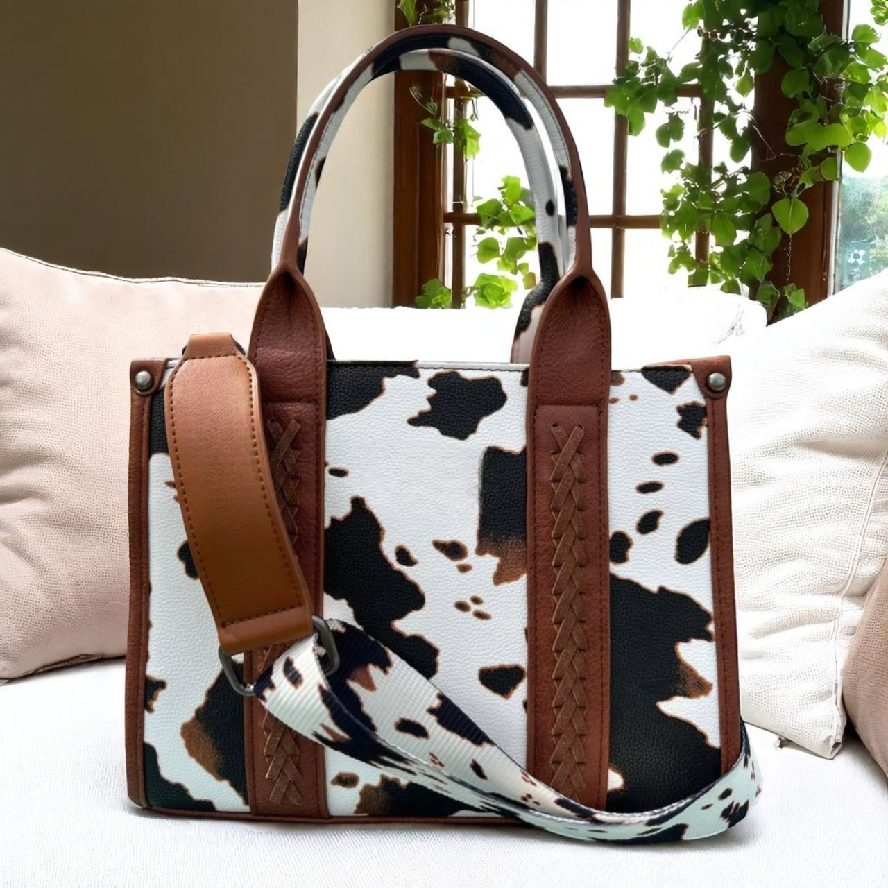 Стильна коричнева жіноча сумка тоут з ручками та принтом шкіряна сумочка з широким ремінцем на плече дівчині, фото 1