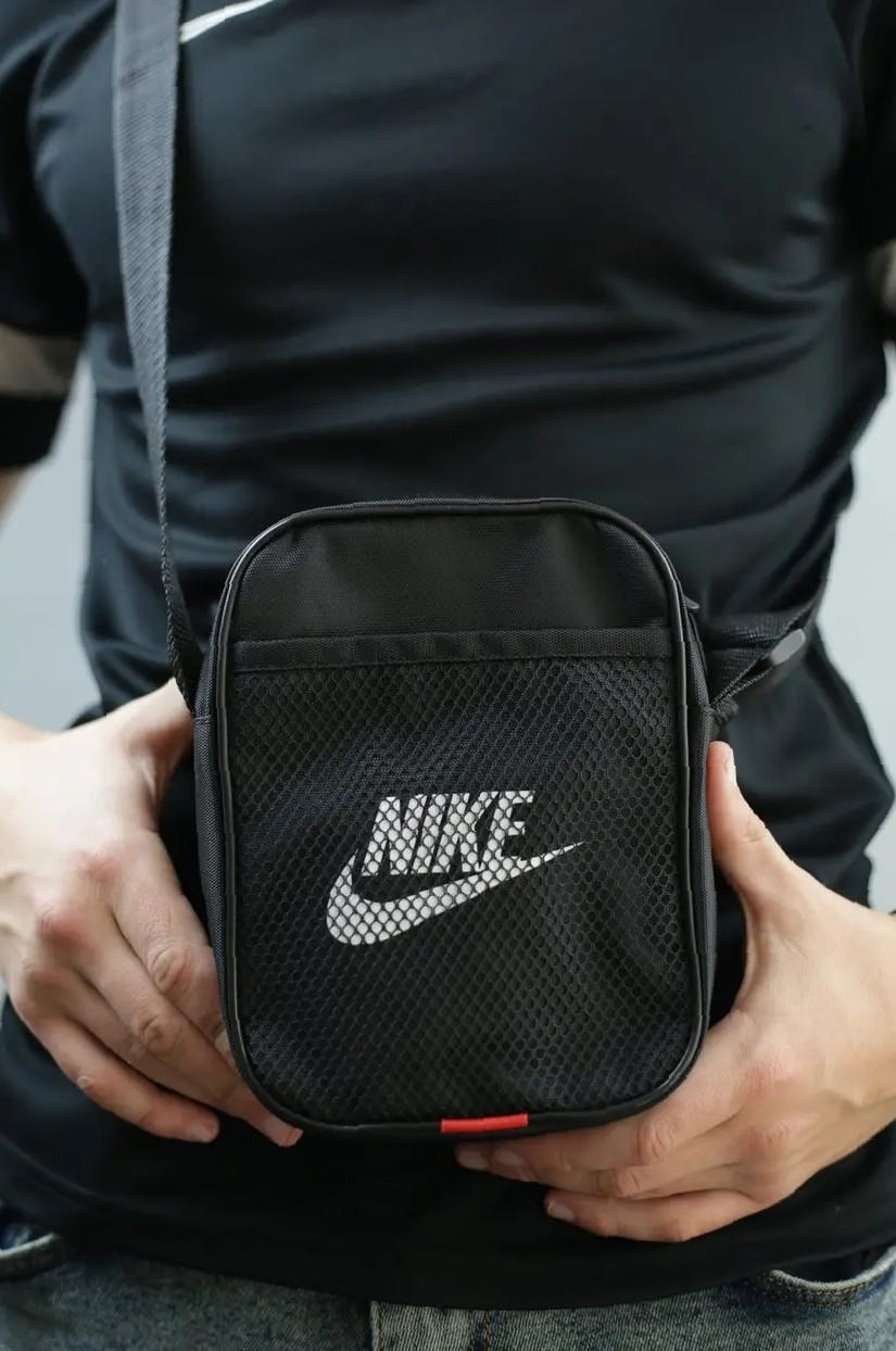 Повсякденна чоловіча сумка з кишенями та регульованим ременем Nike