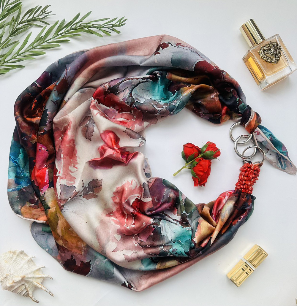 Дизайнерська хустка My Scarf "Сад кохання" 90 на 90 см прикрашена корралом