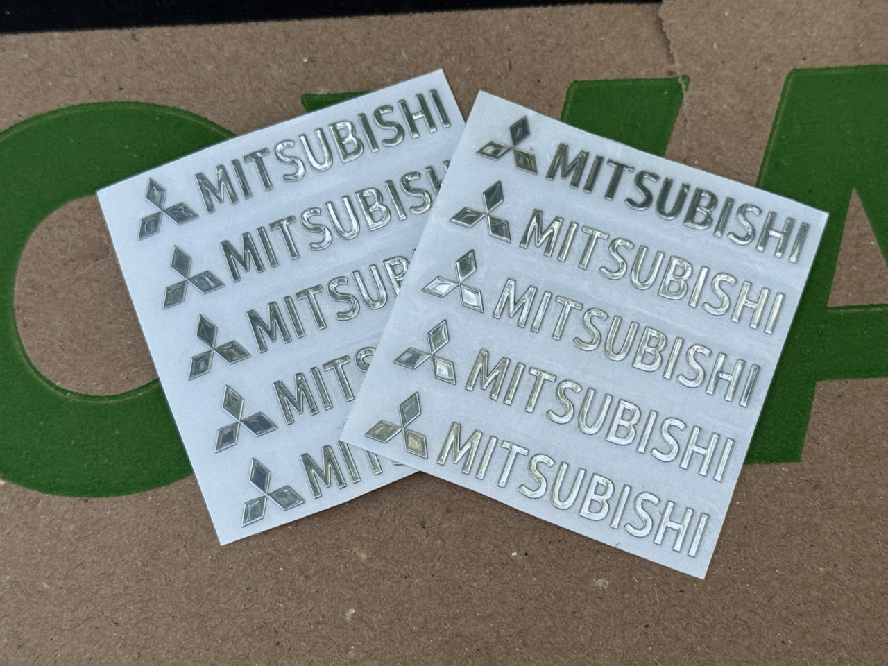 Набір металевих 3D наклейок Mitsubishi (логотип + надпис, хром, 10 шт), фото 1
