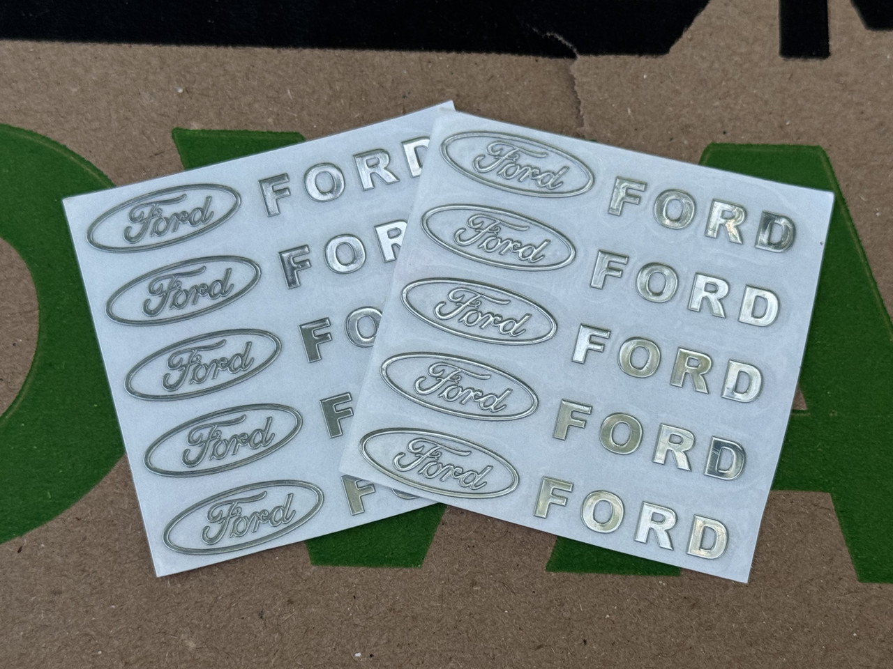 Набір металевих 3D наклейок Ford (логотип + надпис, хром, 10 шт), фото 1