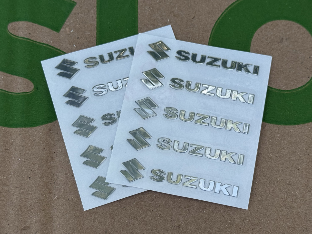 Набір металевих 3D наклейок Suzuki (логотип + надпис, хром, 10 шт), фото 1
