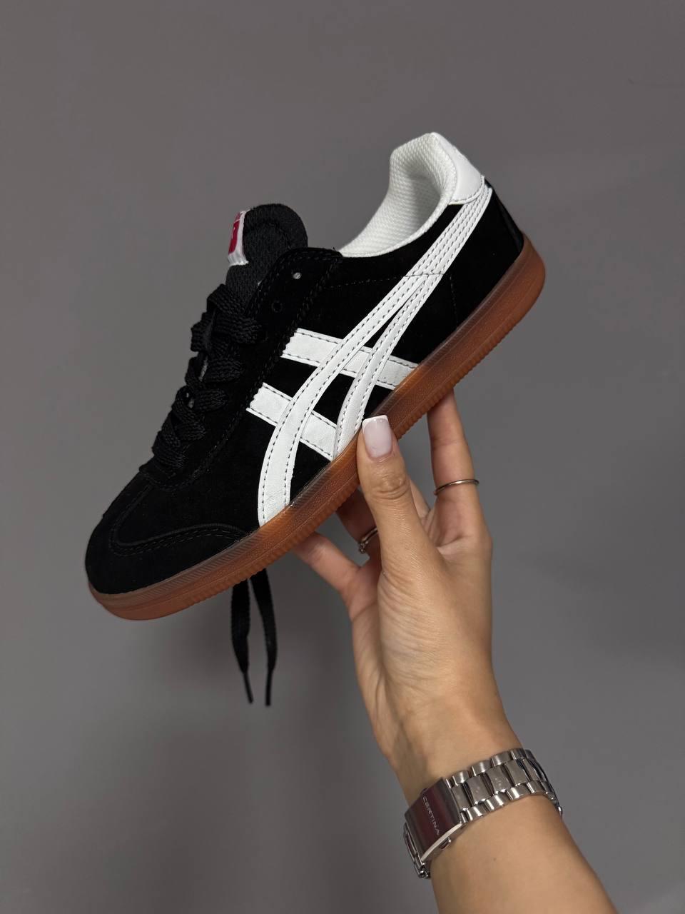 Чорні замшеві жіночі кросівки ASICS ONITSUKA TIGER BLACK / WHITE / GUM Демісезонні кеди Асікс Тайгер, фото 1