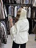 Жіноча норкова шуба FLY молочного кольору з куницею в капюшоні, фото 8