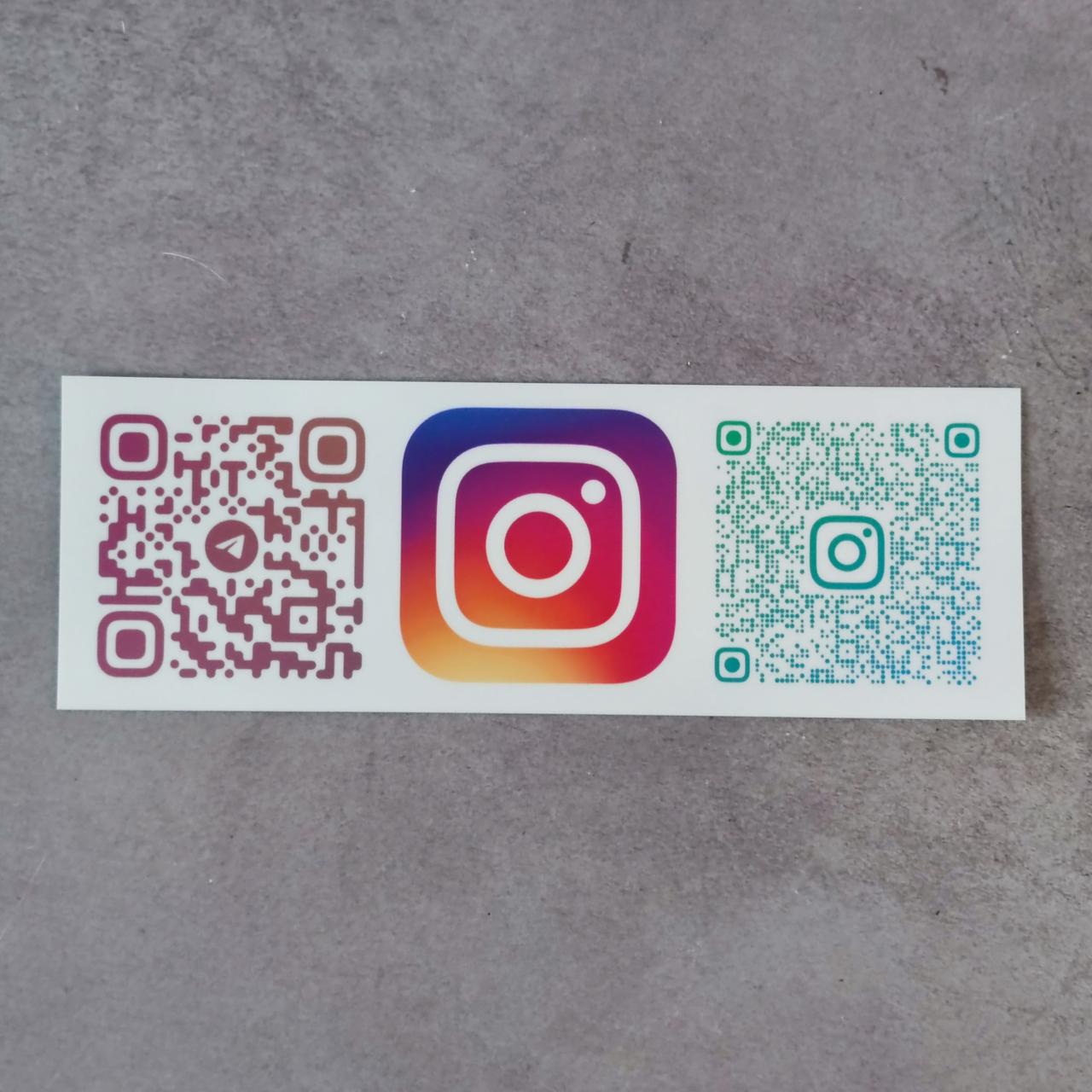 Наклейка на двері з QR-кодом