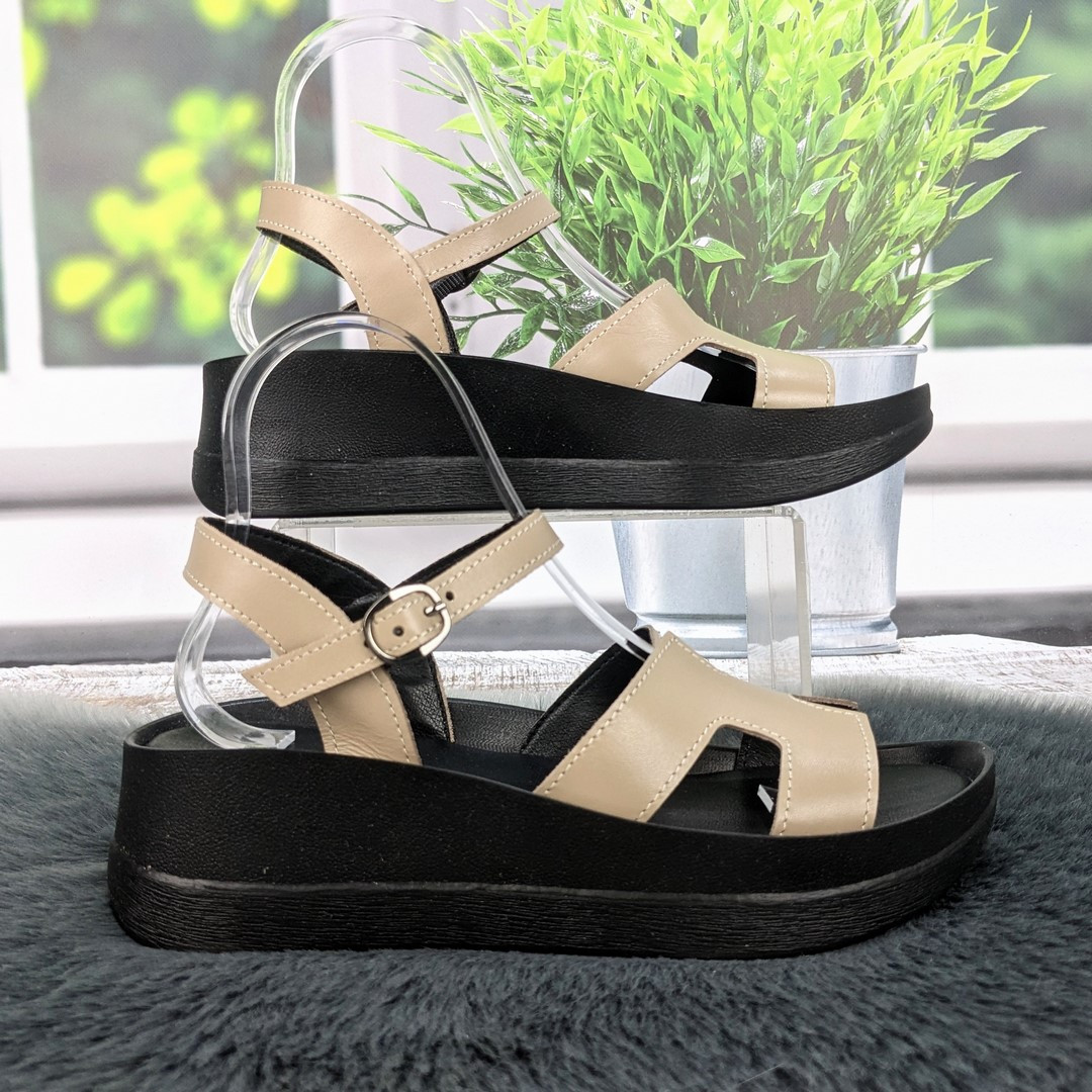 Босоніжки жіночі Amir бежеві шкіряні на платформі 4971