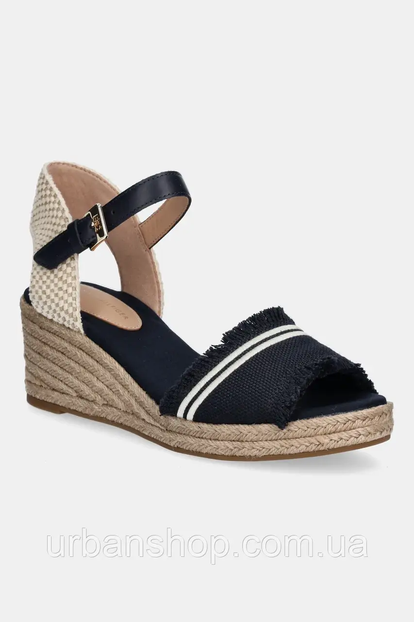 Urbanshop com ua Сандалі Tommy Hilfiger FRINGE CANVAS MEDIUM WEDGE колір синій FW0FW08879 РОЗМІРИ ЗАПИТУЙТЕ