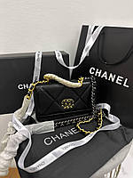 Chanel 19 Flap Bag Black / Gold Leather